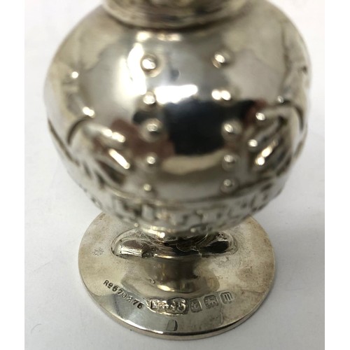 113 - An Edward VII silver pepperette, Little Tom Tucker, Wilkinson, Birmingham 1911, 5.5 cm high