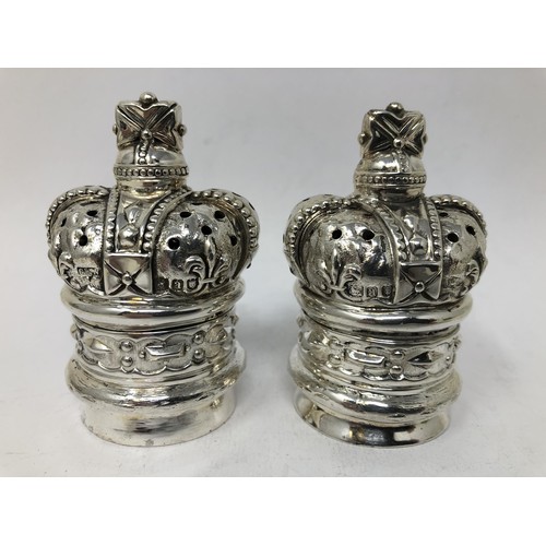 121 - A pair of late Victorian silver pepperettes, in the form of coronets, Mappin & Webb, London 1896... 