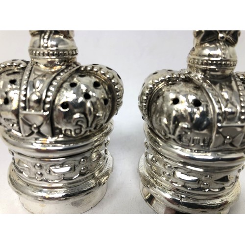 121 - A pair of late Victorian silver pepperettes, in the form of coronets, Mappin & Webb, London 1896... 