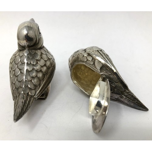 122 - A pair of silver coloured metal boxes, in the form of birds, 5 cm high (2)