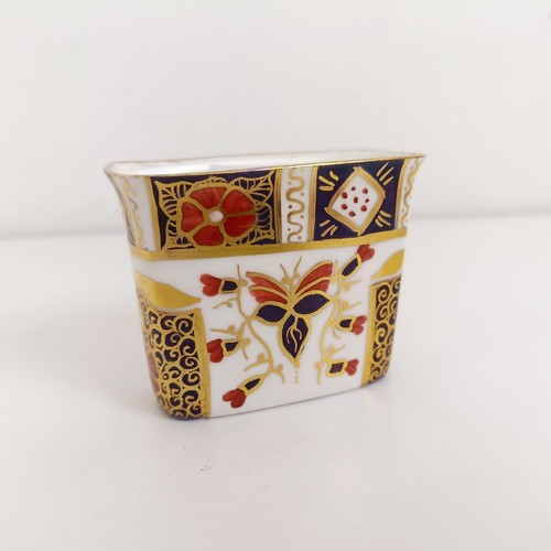 1020 - A Crown Derby inkwell, 5 cm high x 14 cm wide, another 5 cm high x 7 cm wide, and a holder (3)