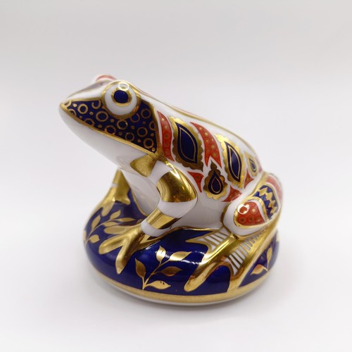 1024 - A Royal Crown Derby paperweight, in the form of a frog, another, in the form of a tortoise (2)