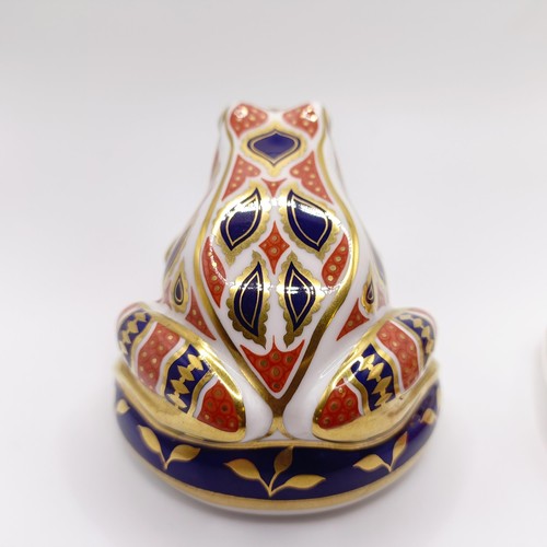 1024 - A Royal Crown Derby paperweight, in the form of a frog, another, in the form of a tortoise (2)