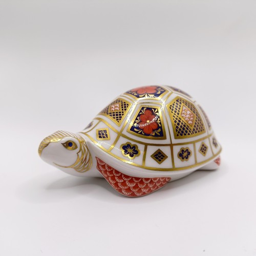 1024 - A Royal Crown Derby paperweight, in the form of a frog, another, in the form of a tortoise (2)