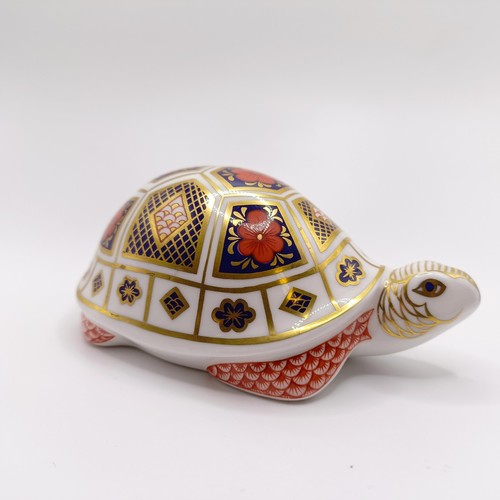 1024 - A Royal Crown Derby paperweight, in the form of a frog, another, in the form of a tortoise (2)