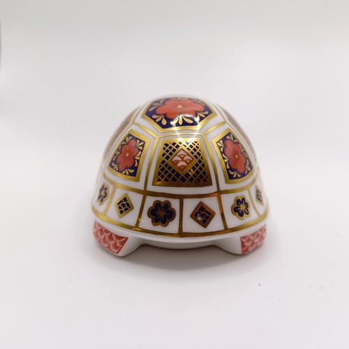 1024 - A Royal Crown Derby paperweight, in the form of a frog, another, in the form of a tortoise (2)