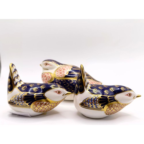 1028 - A Royal Crown Derby Collectors Guild Duckling paperweight, Anniversary Robin paperweight, a bird pap... 