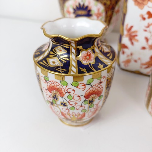 1030 - A Royal Crown Derby Imari pattern twin handled vase, 20 cm, two other vases, 10 cm and 23 cm high, a... 