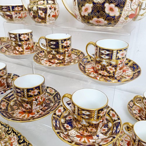 1034 - A Royal Crown Derby Imari pattern part tea service, comprising a teapot, a cream jug, two dishes, an... 