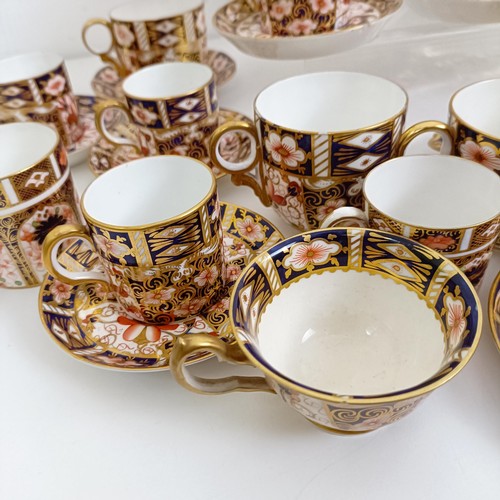 1034 - A Royal Crown Derby Imari pattern part tea service, comprising a teapot, a cream jug, two dishes, an... 