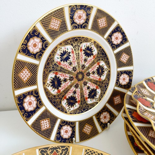 1038 - A Royal Crown Derby Old Imari holiday plate, a Yorkshire Rose plate, and eleven other Imari pattern ... 