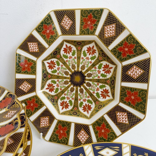 1038 - A Royal Crown Derby Old Imari holiday plate, a Yorkshire Rose plate, and eleven other Imari pattern ... 