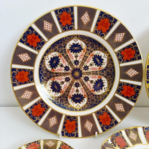 1041 - A pair of Royal Crown Derby Old Imari pattern plates, 27 cm, and another, 21.5 cm, two saucers, two ... 