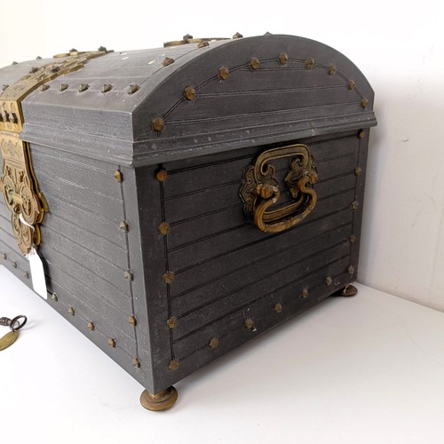 1072 - A 19th century French metal and gilt metal jewellery casket, the interior felt lined, makers stamp t... 