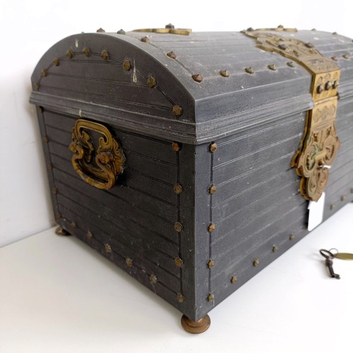 1072 - A 19th century French metal and gilt metal jewellery casket, the interior felt lined, makers stamp t... 