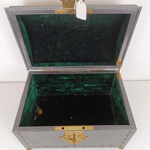 1072 - A 19th century French metal and gilt metal jewellery casket, the interior felt lined, makers stamp t... 