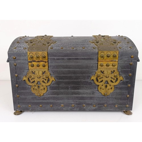 1072 - A 19th century French metal and gilt metal jewellery casket, the interior felt lined, makers stamp t... 