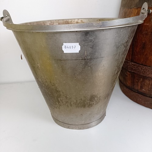 1091 - A metal bound barrel, 40 cm high, two buckets and a copper coal scuttle (4)