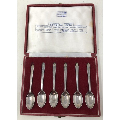 442 - A set of six silver teaspoons, cased, and assorted other flatware, 8.6 ozt