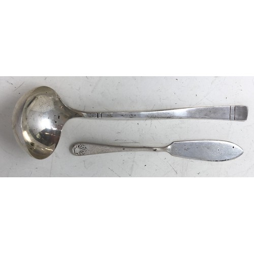 442 - A set of six silver teaspoons, cased, and assorted other flatware, 8.6 ozt