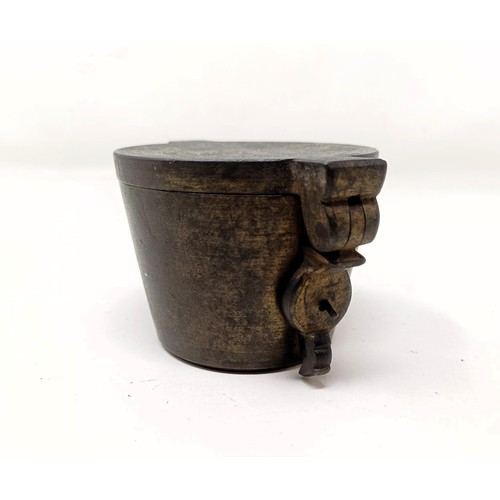 1130 - A graduated set of bronze cup weights