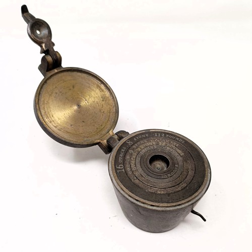 1130 - A graduated set of bronze cup weights