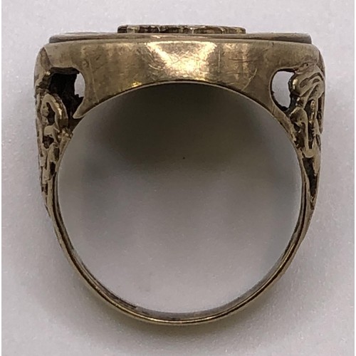 817 - A 9ct gold and onyx signet ring, ring size Q