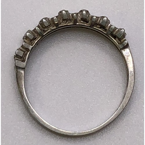 816 - An 18ct white gold and diamond ring, ring size M