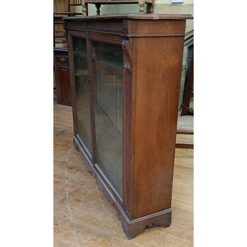 1337 - A mahogany bookcase, with two glazed doors, 123 cm high x 135 wide