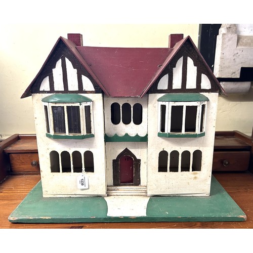 1239 - A vintage dolls house, 84 cm wide