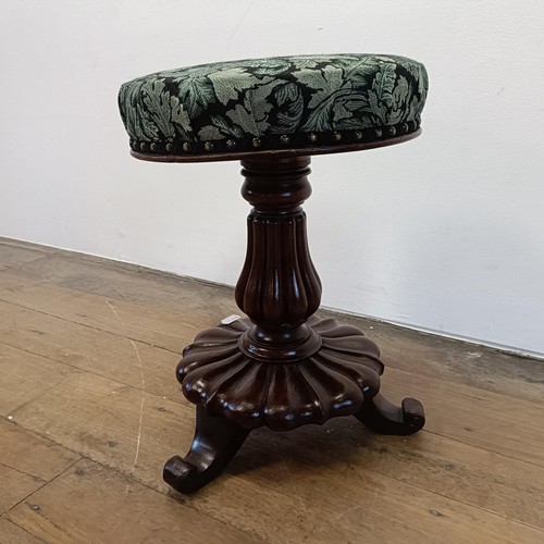 1284 - A Victorian adjustable piano stool