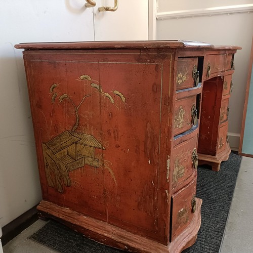 1293 - An early 20th century kneehole desk, with red chinoiserie style decoration, having seven drawers, 13... 