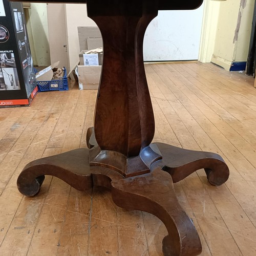 1312 - A 19th century loo table, veneered in burr walnut, 130 cm wide