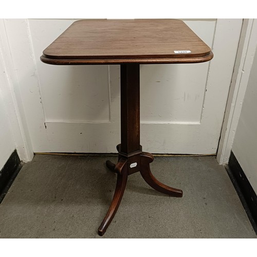 1298 - A mahogany tripod table, 50 cm wide