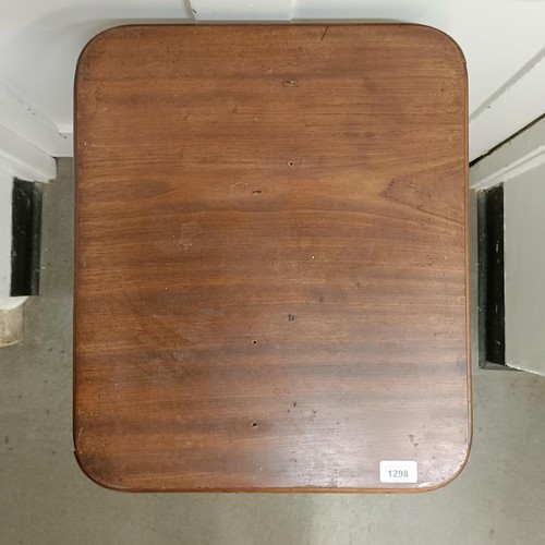 1298 - A mahogany tripod table, 50 cm wide