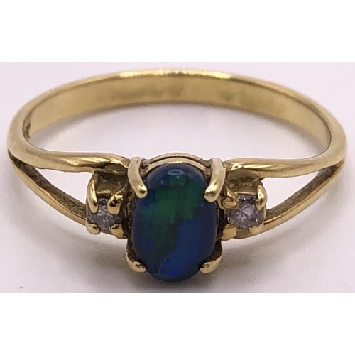 822 - An 18ct gold and opal ring, ring size L