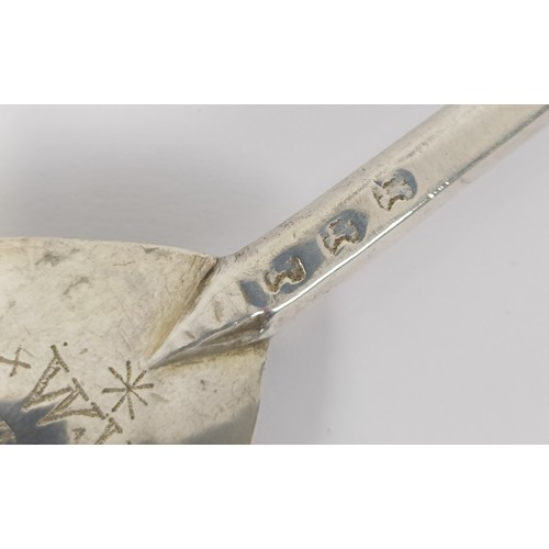 52 - A late 16th/early 17th century silver Apostle spoon, with a St Thomas knop, initialled and dated 163... 