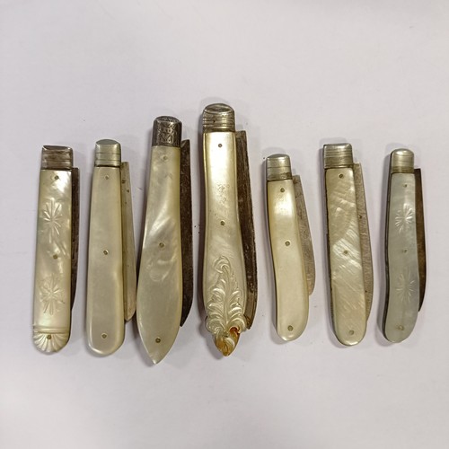 183 - A group of seven silver and mother of pearl fruit knives