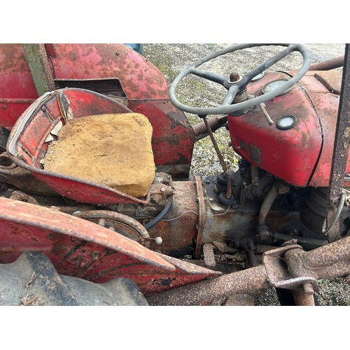 62 - A Massey-Ferguson 35 tractor, no documents