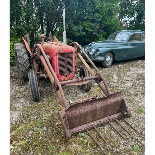 62 - A Massey-Ferguson 35 tractor, no documents