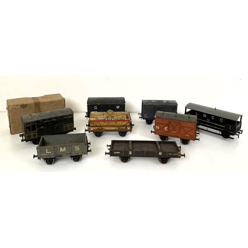 12 - Assorted O gauge rolling stock, some posibly Leeds Model Co, and a large assortment of O gauge track... 