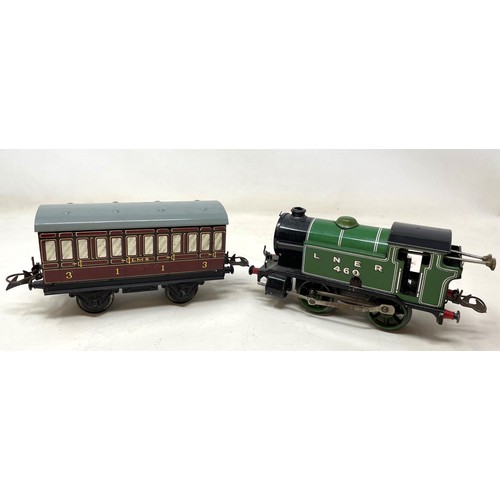 18 - Assorted O gauge rolling stock and accessories, boxed (box)