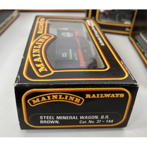 21 - An Airfix OO gauge 4-6-0 locomotive and tender, No 5412-2, and assorted carriages and rolling stock,... 