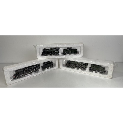 21 - An Airfix OO gauge 4-6-0 locomotive and tender, No 5412-2, and assorted carriages and rolling stock,... 