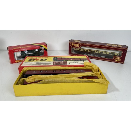 21 - An Airfix OO gauge 4-6-0 locomotive and tender, No 5412-2, and assorted carriages and rolling stock,... 