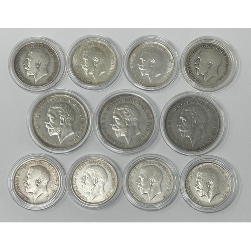 95 - Three George V crowns, 1935, and a group of half crowns (11)