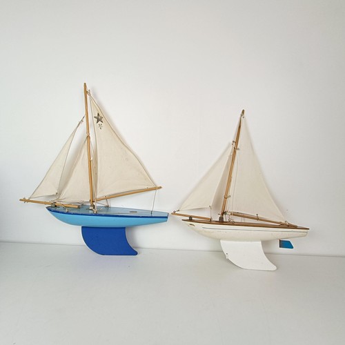 31 - A Star pond yacht, Blue Moon, 41 cm, and Polaris, 36 cm (2)