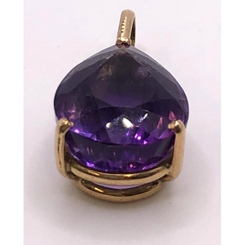 755 - A 14ct gold and amethyst pendant