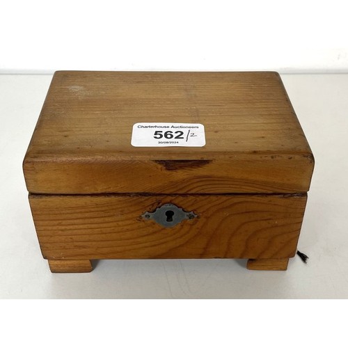 562 - A music box, in a pine case, 15 cm wide, and a writing box, 36 cm wide (2)