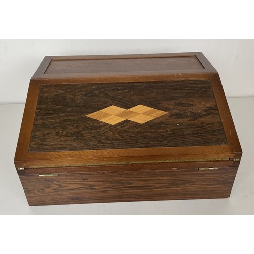 562 - A music box, in a pine case, 15 cm wide, and a writing box, 36 cm wide (2)